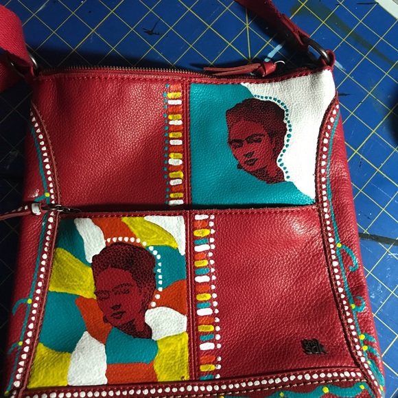 Frida Kahlo hand painted red leather handbag. Shoulder bag. - Picture 3 of 4